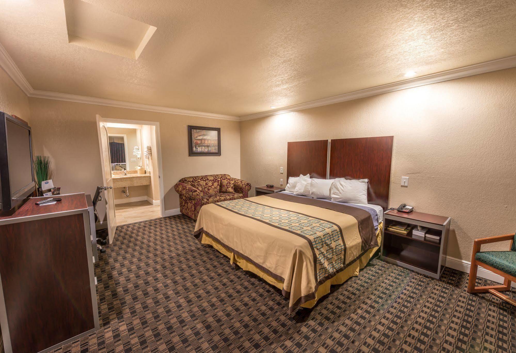 Edge Water Inn Reedley Zewnętrze zdjęcie
