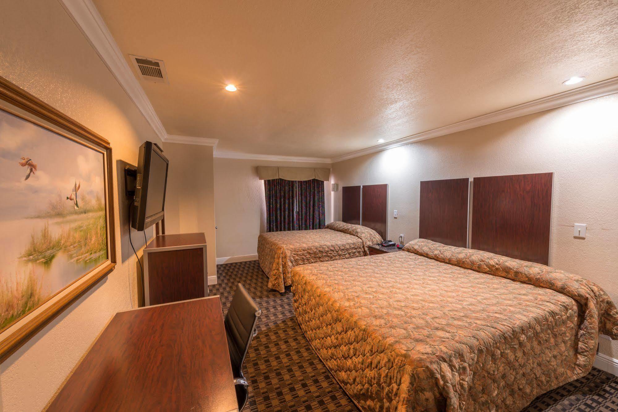 Edge Water Inn Reedley Zewnętrze zdjęcie