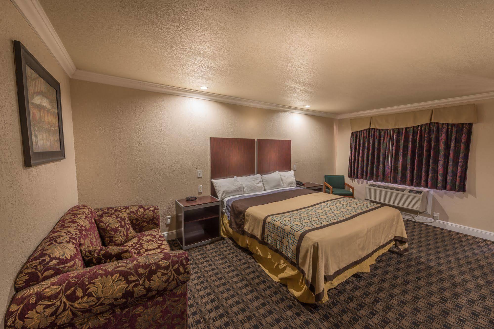 Edge Water Inn Reedley Zewnętrze zdjęcie